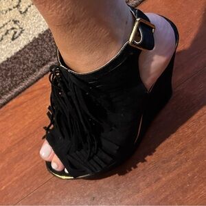 Qupid ( glory) size 7 black suede pu fringe detail wedge